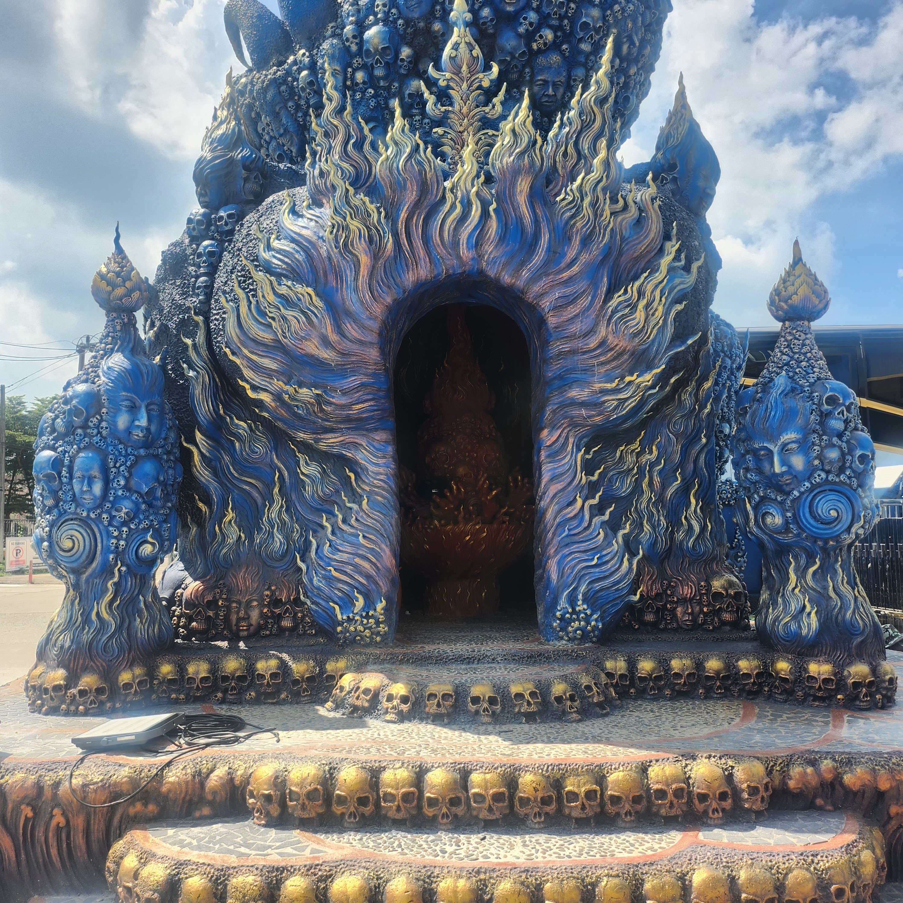 Wat Rong Suea Ten (Blue Temple)